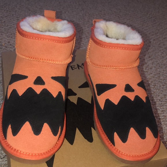 Brand New: Never Worn: AsspizzaxUgg - Picture 2 of 2